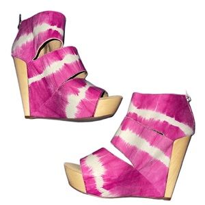 Messeca New York “Coraline” Sliced Pink Tie Dye Amber Wood Platform Wedge